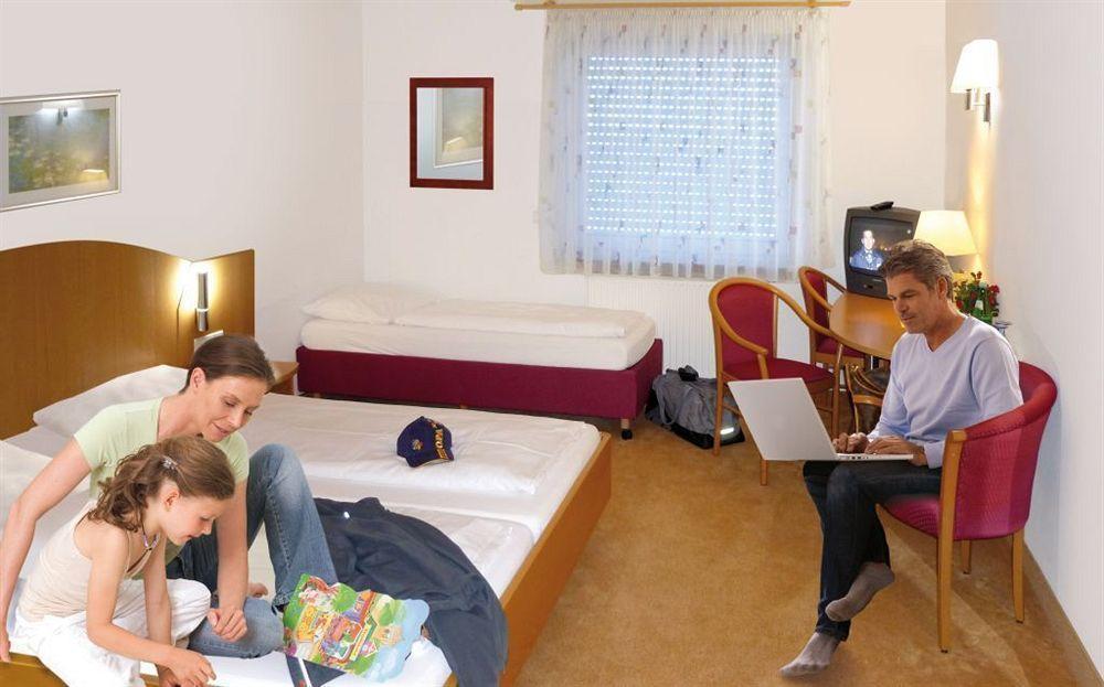 Hotel Sunparc - Shuttle Zum Europa-Park Rust 4Km & Rulantica 2Km Рингсхайм Экстерьер фото